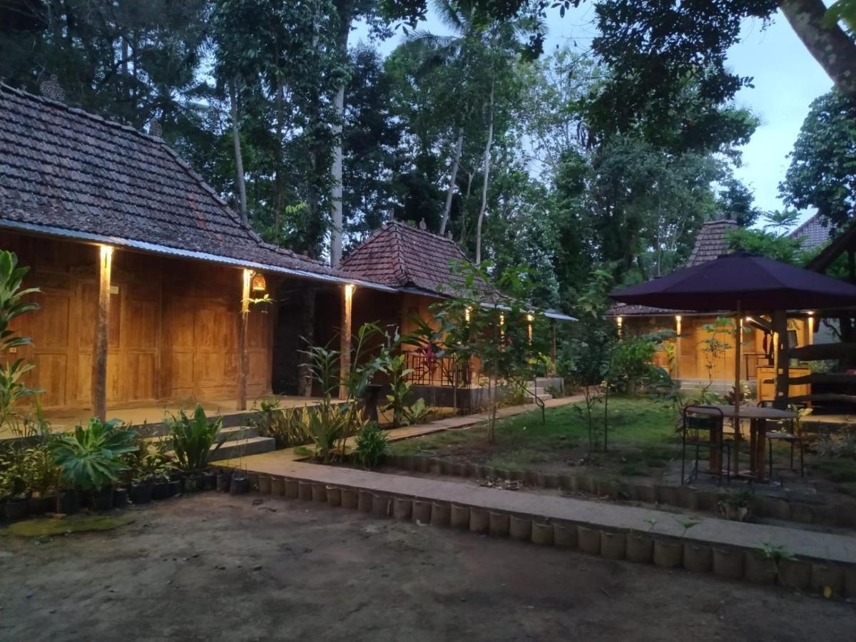 Omah Kayu Jagalan Hotel Magelang Exterior photo